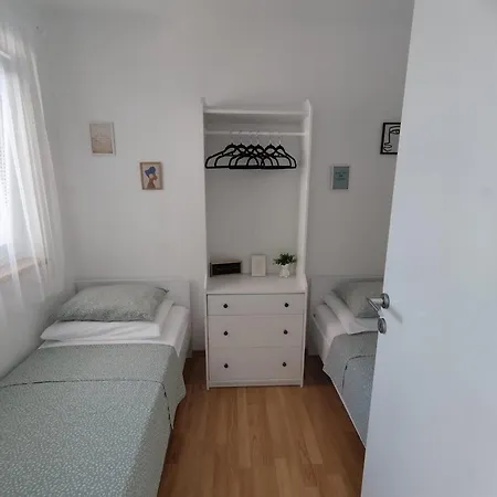 Petar - 20 Meters From The Apartment Gradac (Split-Dalmatia)